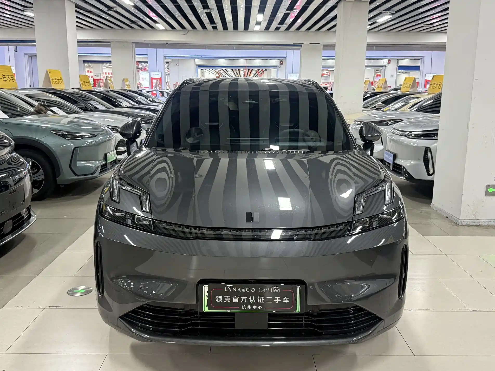 صورة 2 - Lynk & Co 08 EM-P