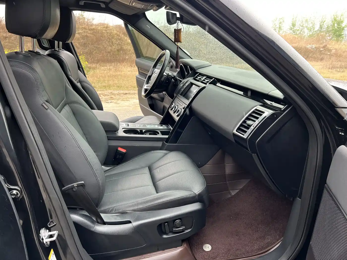 Land Rover Discovery 2017 3.0 SC V6 SE фото 15