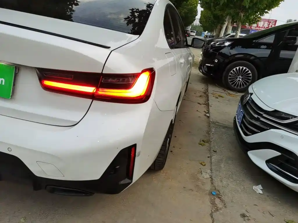 صورة 8 - BMW 3 Series