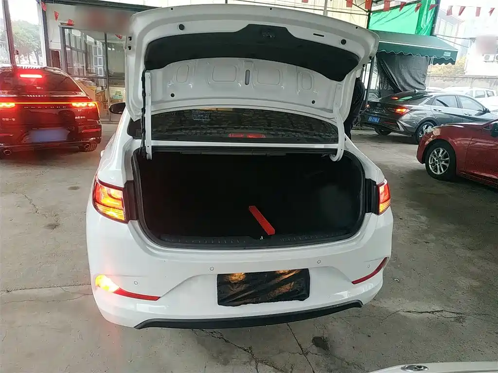 Hyundai Elantra 2020 1.6L Auto GL Pleasing Edition фото 18