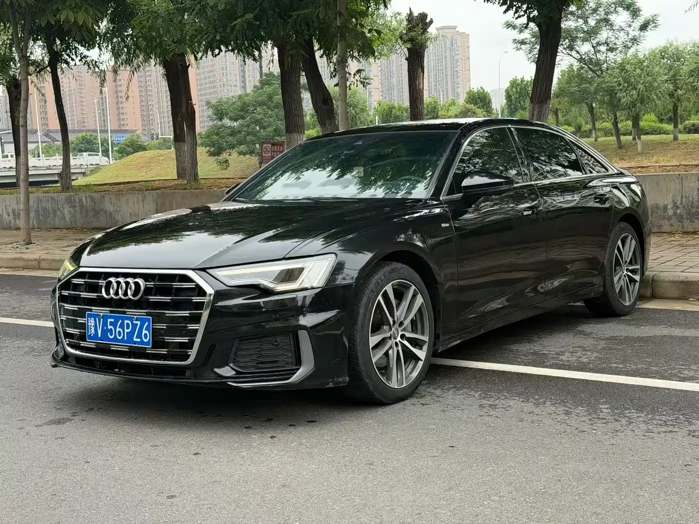 Фото 1 - Audi A6L