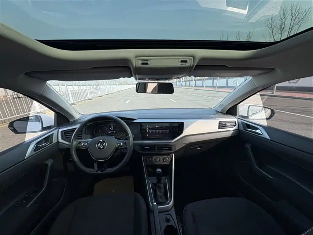 Volkswagen Polo 2021 Plus 1.5L Automatic Panorama Enjoyment Edition фото 13