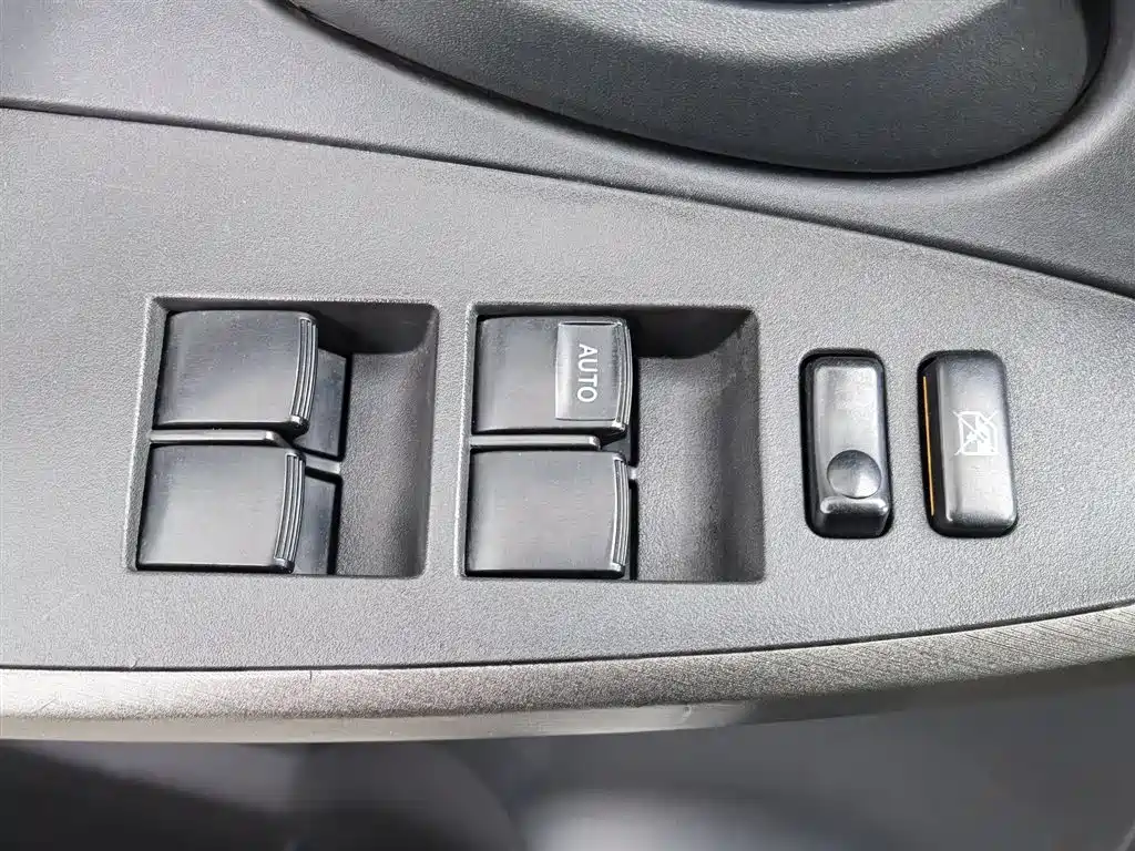 Toyota RAV4 Rongfang 2010 2.0L Automatic Luxury Upgrade Edition фото 9