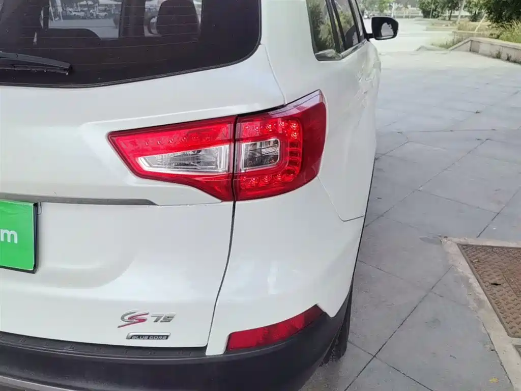 CHANGAN CS75