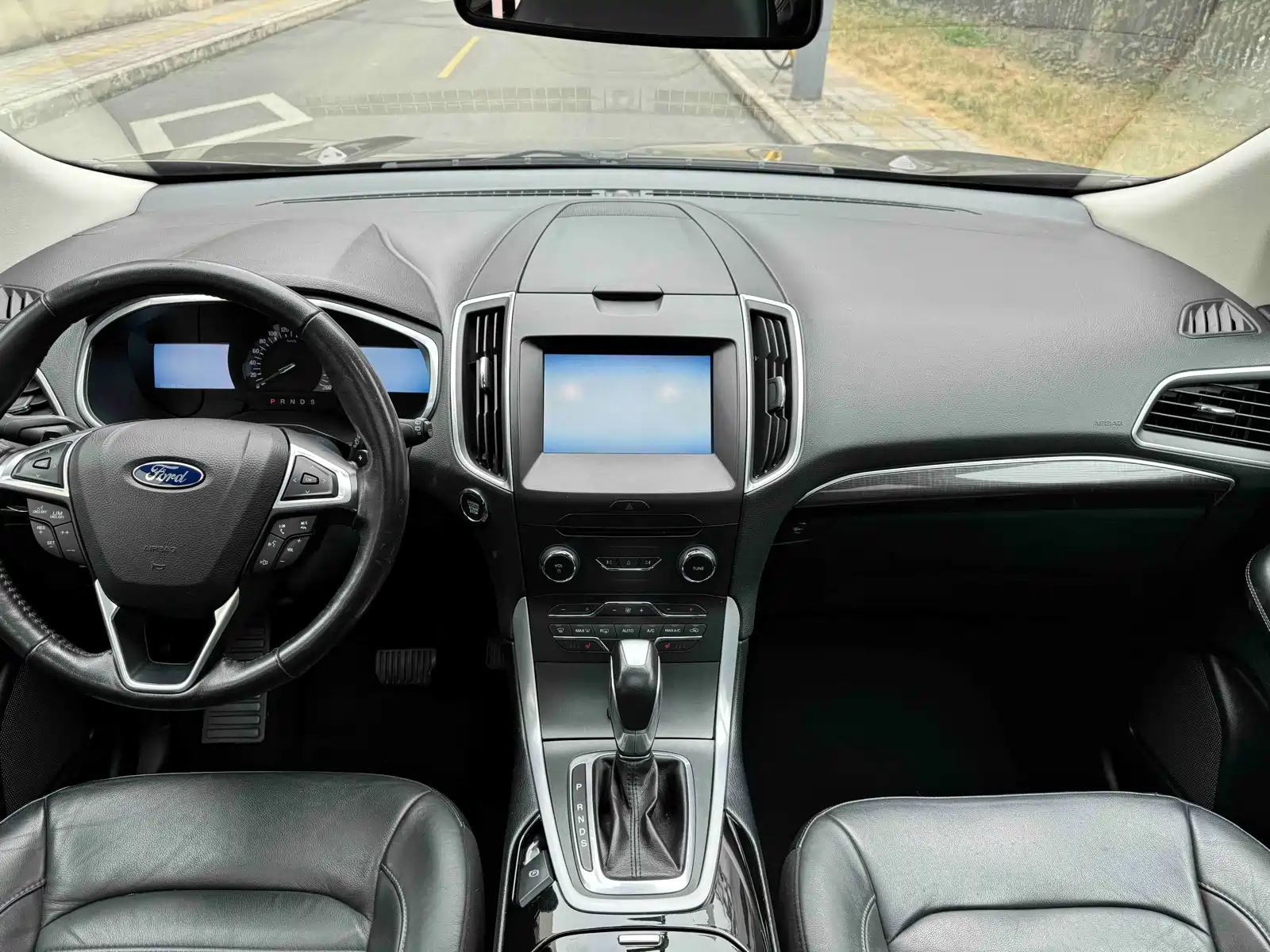 Фото 15 - Ford Edge