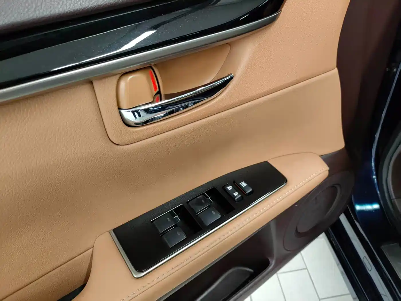 Lexus ES 2015 200 Elite Edition фото 16