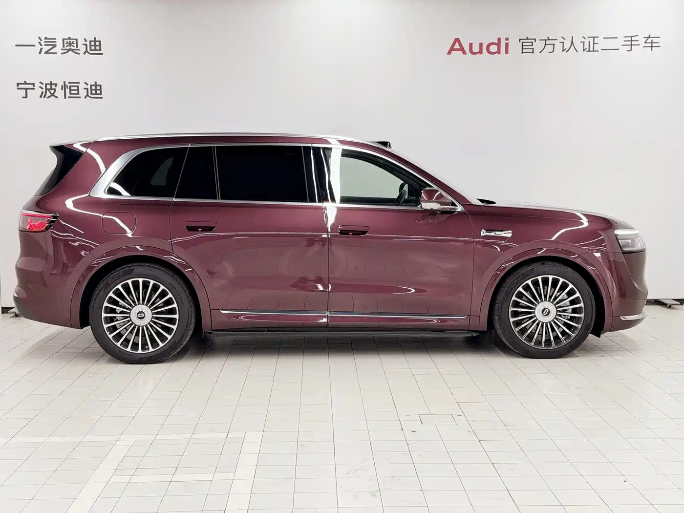 AITO Wenjie AITO M8 2025 Model Extended Range Ultra Edition 53.4kWh 5-Seater фото 3