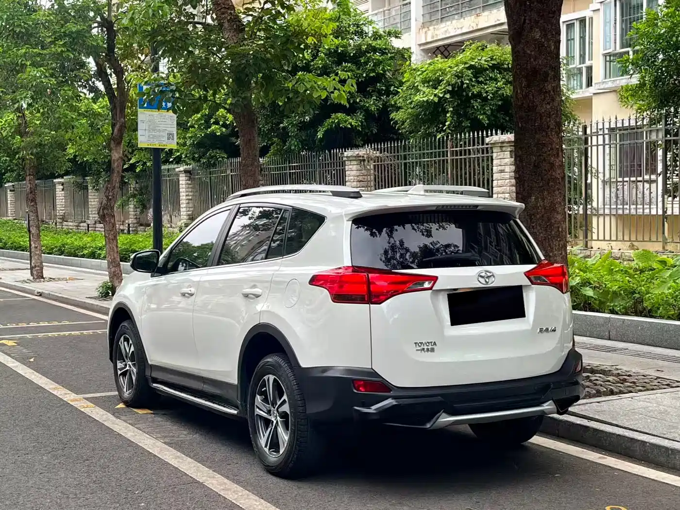 Toyota RAV4 Rongfang 2016 2.0L CVT 2WD Trend (China V) фото 10