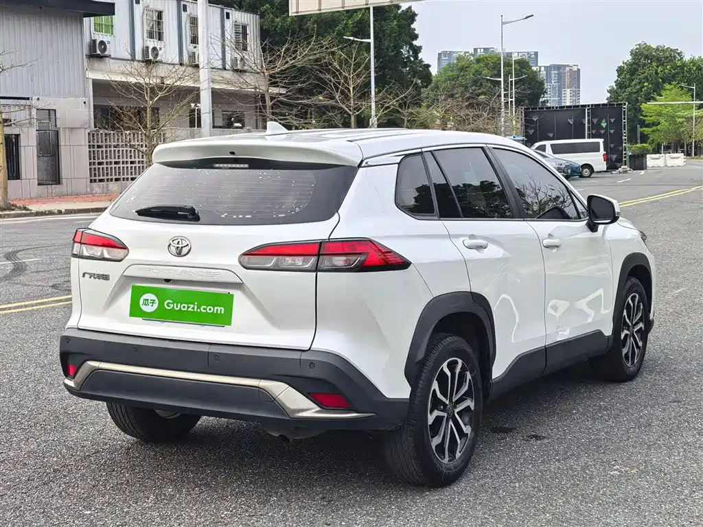 Toyota Frontlander 2022 2.0L CVT Luxury Edition фото 24