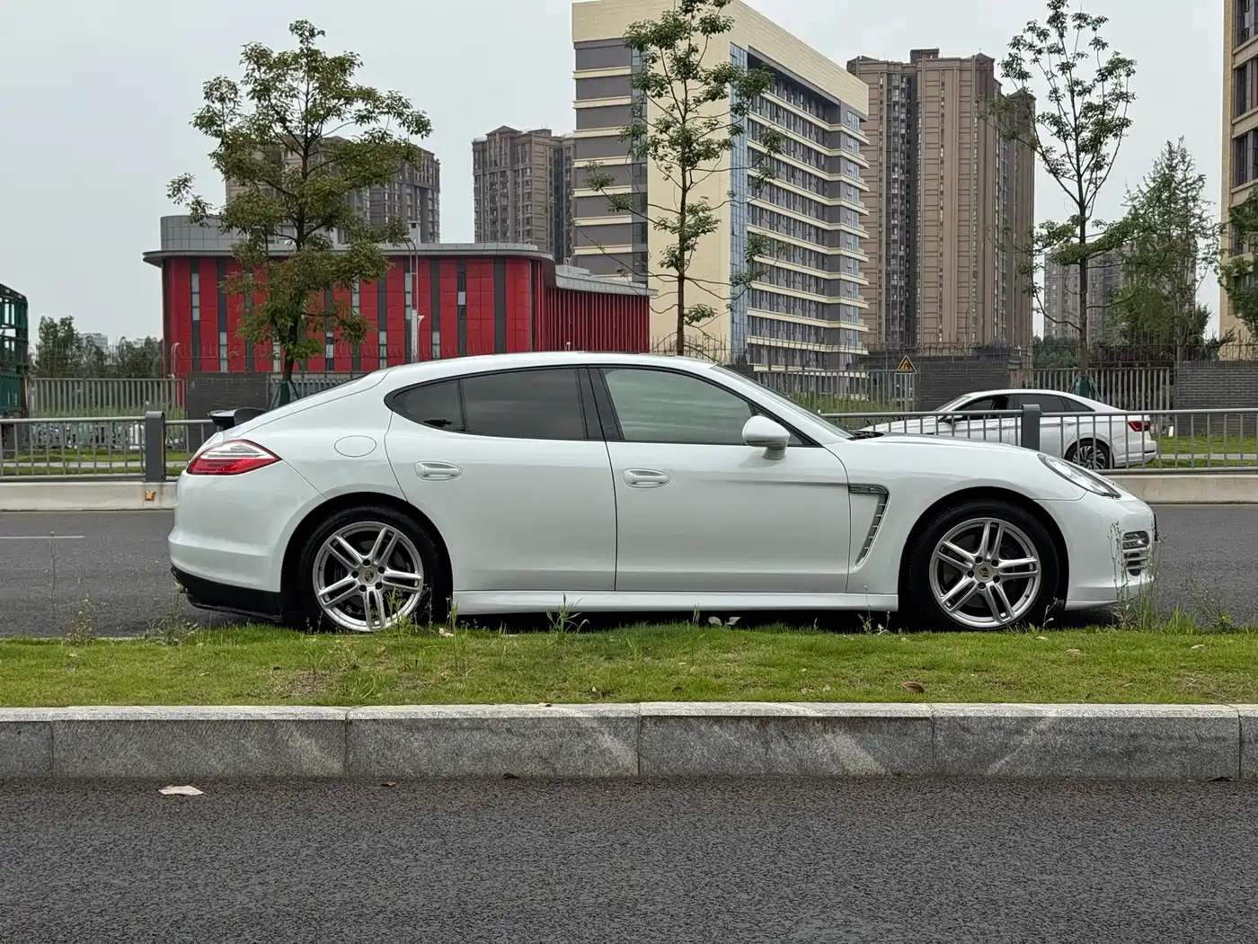 Porsche Panamera 2013 Panamera Platinum Edition 3.6L фото 15