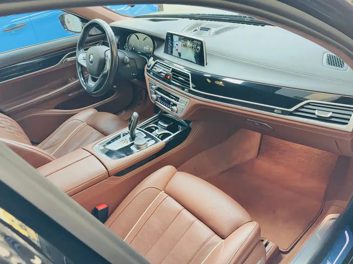 Photo 16 - BMW 7 Series