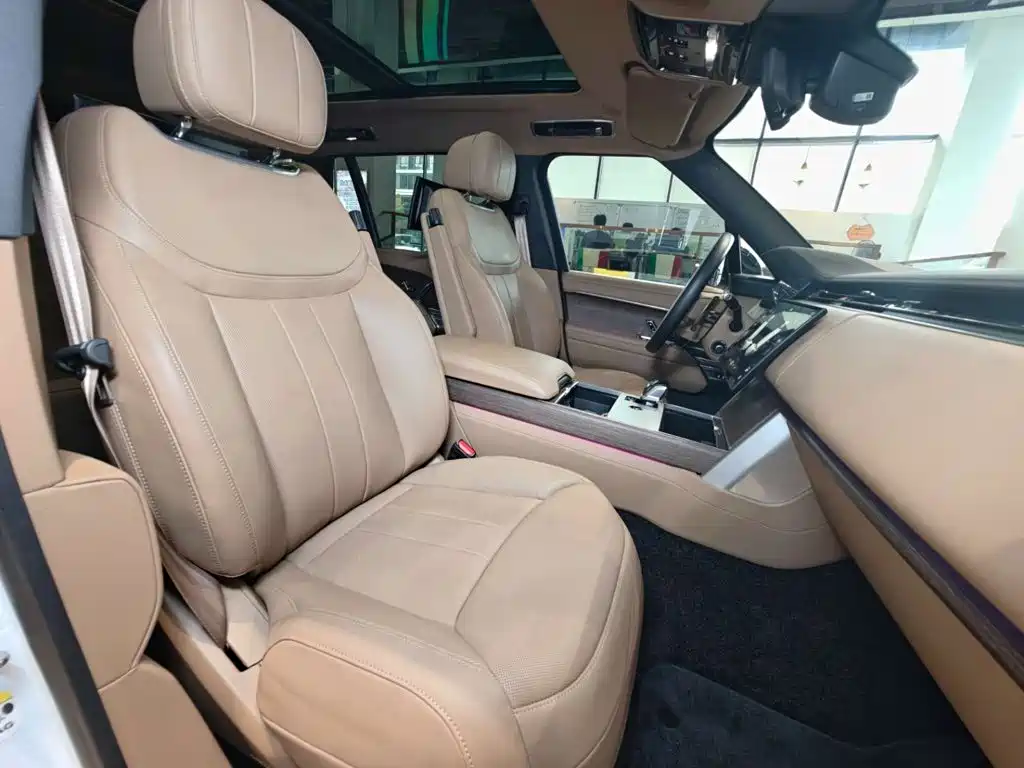 Land Rover Range Rover 2025 2025 3.0 L6 400PS Genesis Extended Wheelbase