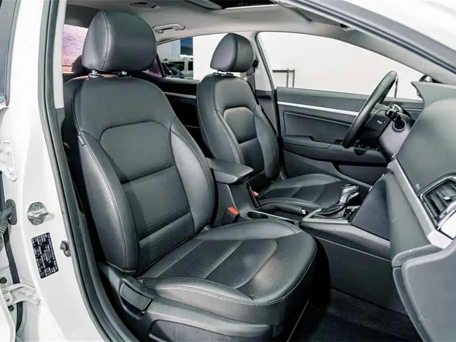 Hyundai Elantra 2016 1.6L Auto Smart·Luxury Edition фото 18