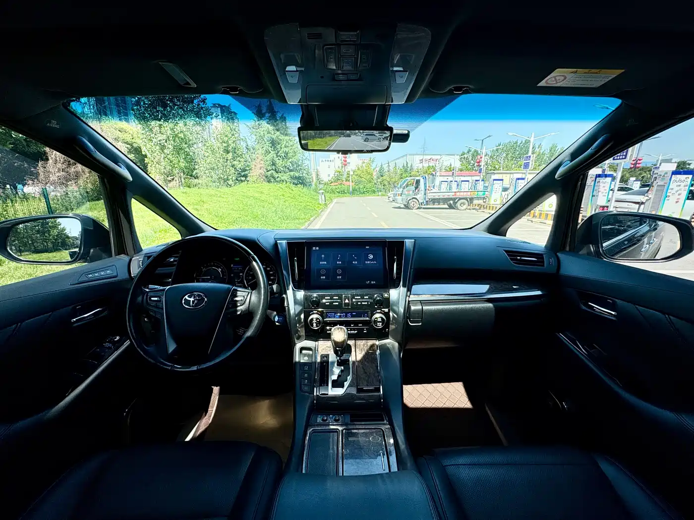Toyota Vellfire 2023 Crown Hybrid 2.5L HV Ultimate фото 3