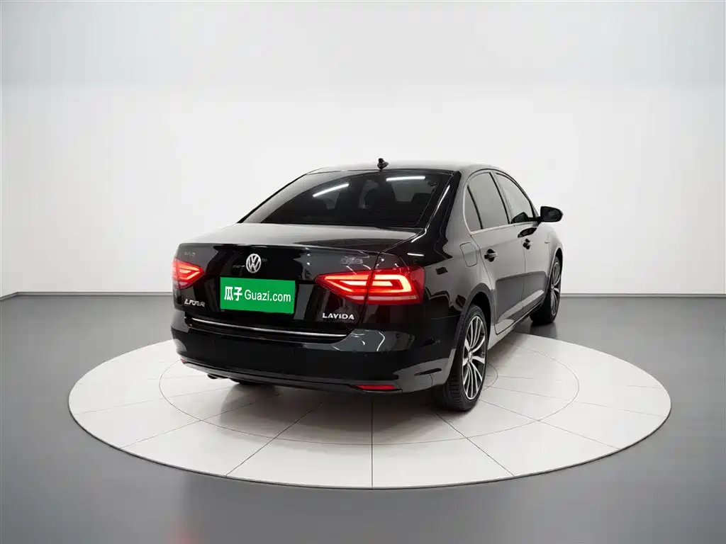 Volkswagen Lavida 2017 1.6L Manual Comfort Edition фото 6