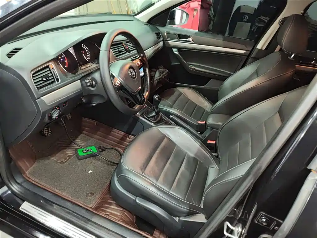 Volkswagen Lavida 2017 1.6L Manual Comfort Edition фото 15