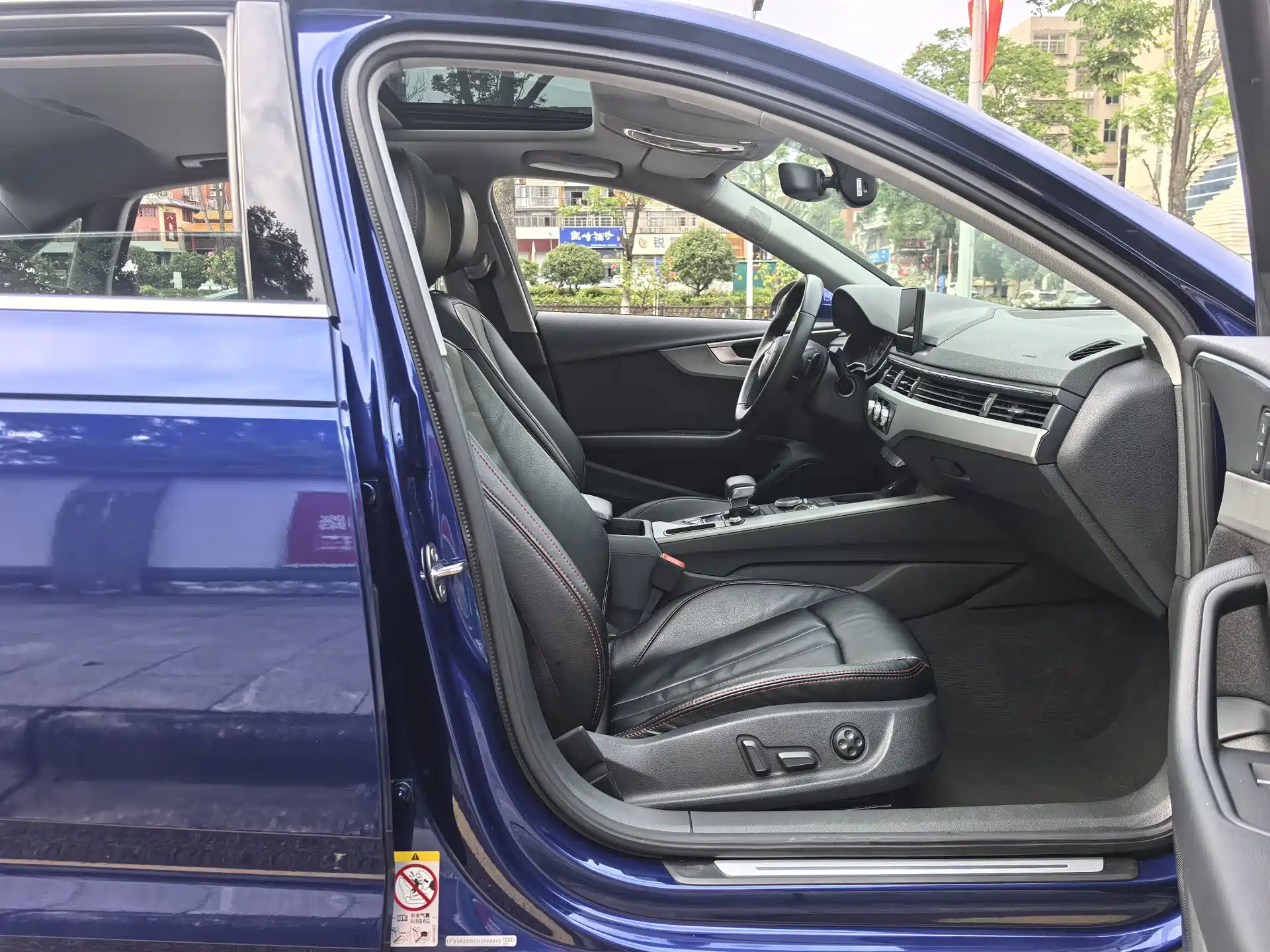 Фото 12 - Audi A4L