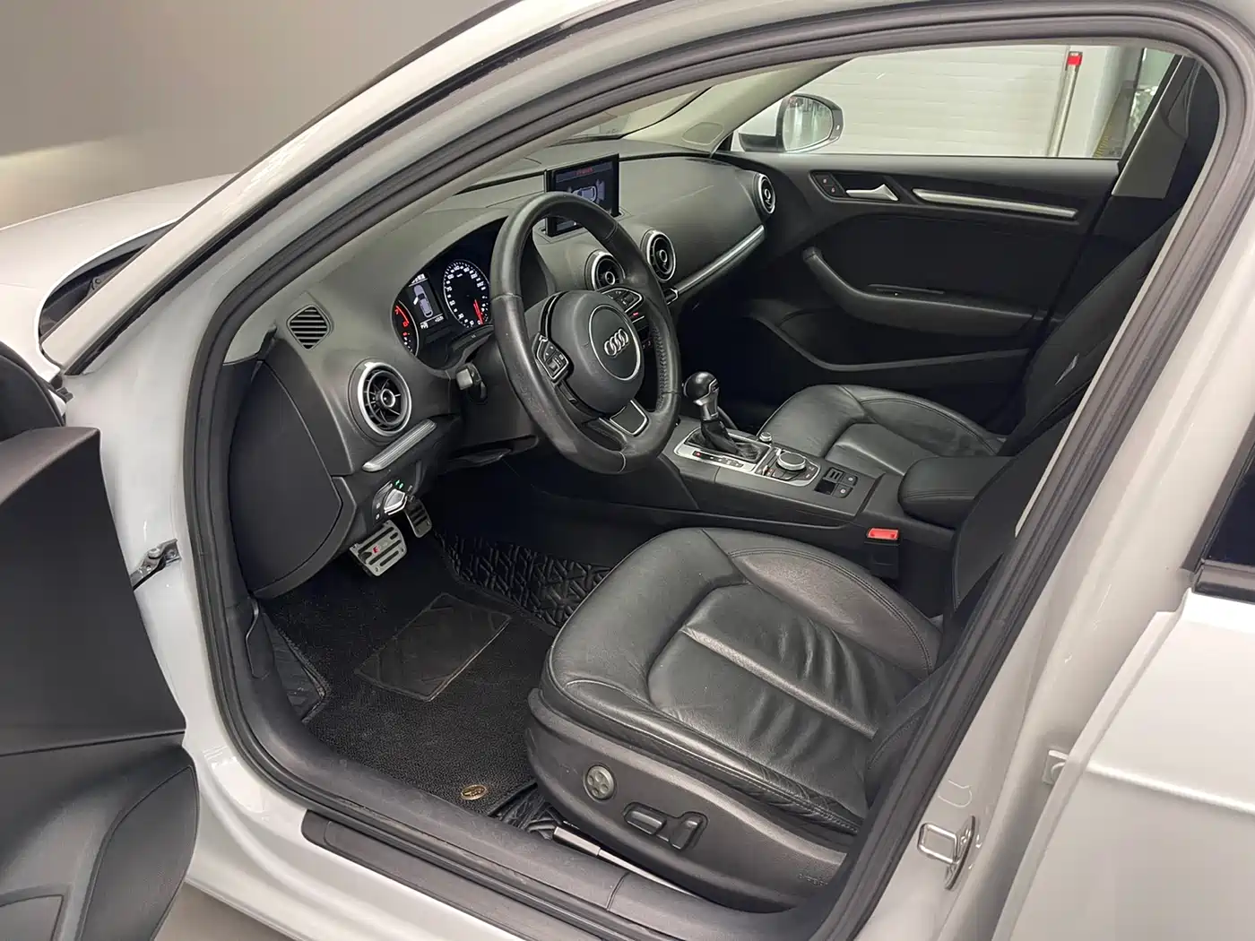 Audi A3 2015 Sportback 35 TFSI Millionth Anniversary Comfort Enjoyment Type фото 10