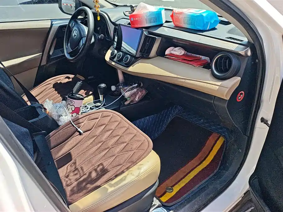 Toyota RAV4 Rongfang 2013 2.0L CVT 2WD Urban фото 8