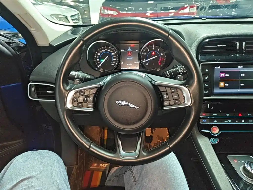 Jaguar F-PACE 2018 2018 2.0T 4WD Urban Premium Edition