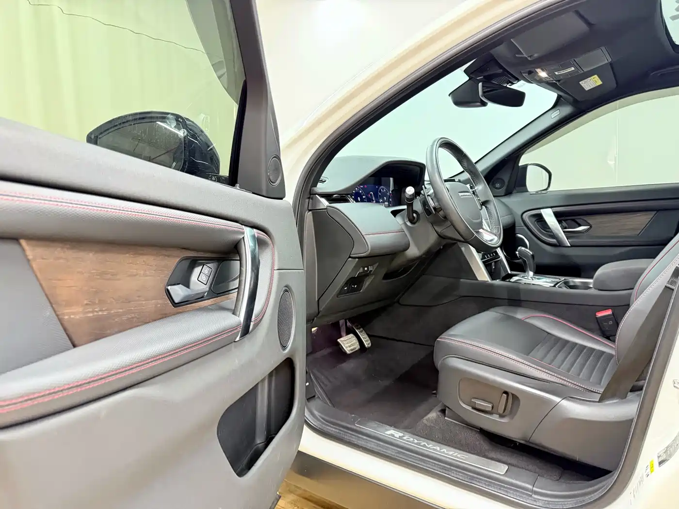 Land Rover Discovery Sport 2020 249PS R-Dynamic Performance фото 18