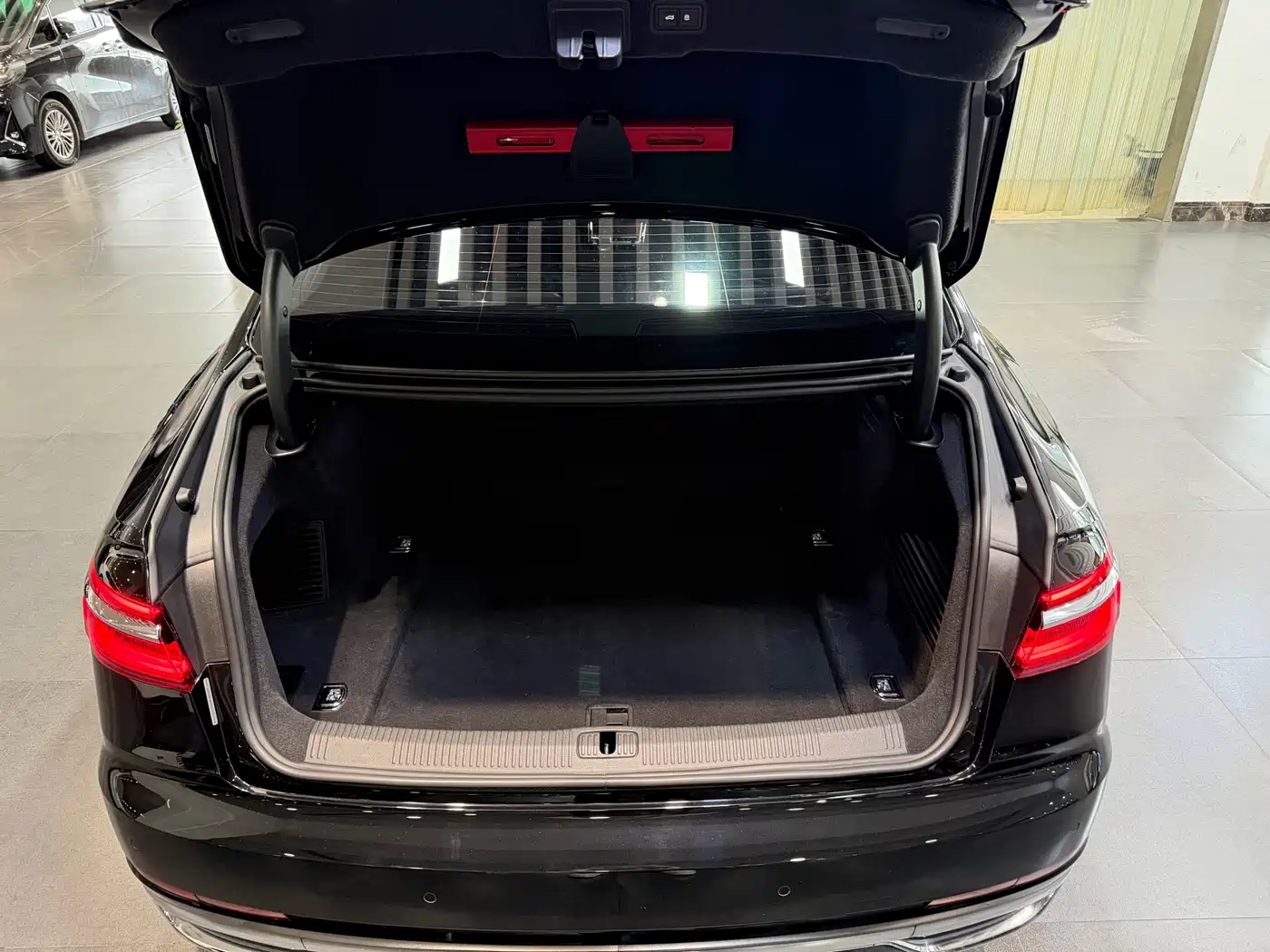Audi A8 2022 A8L 50 TFSI quattro Comfort Collector's Edition фото 9