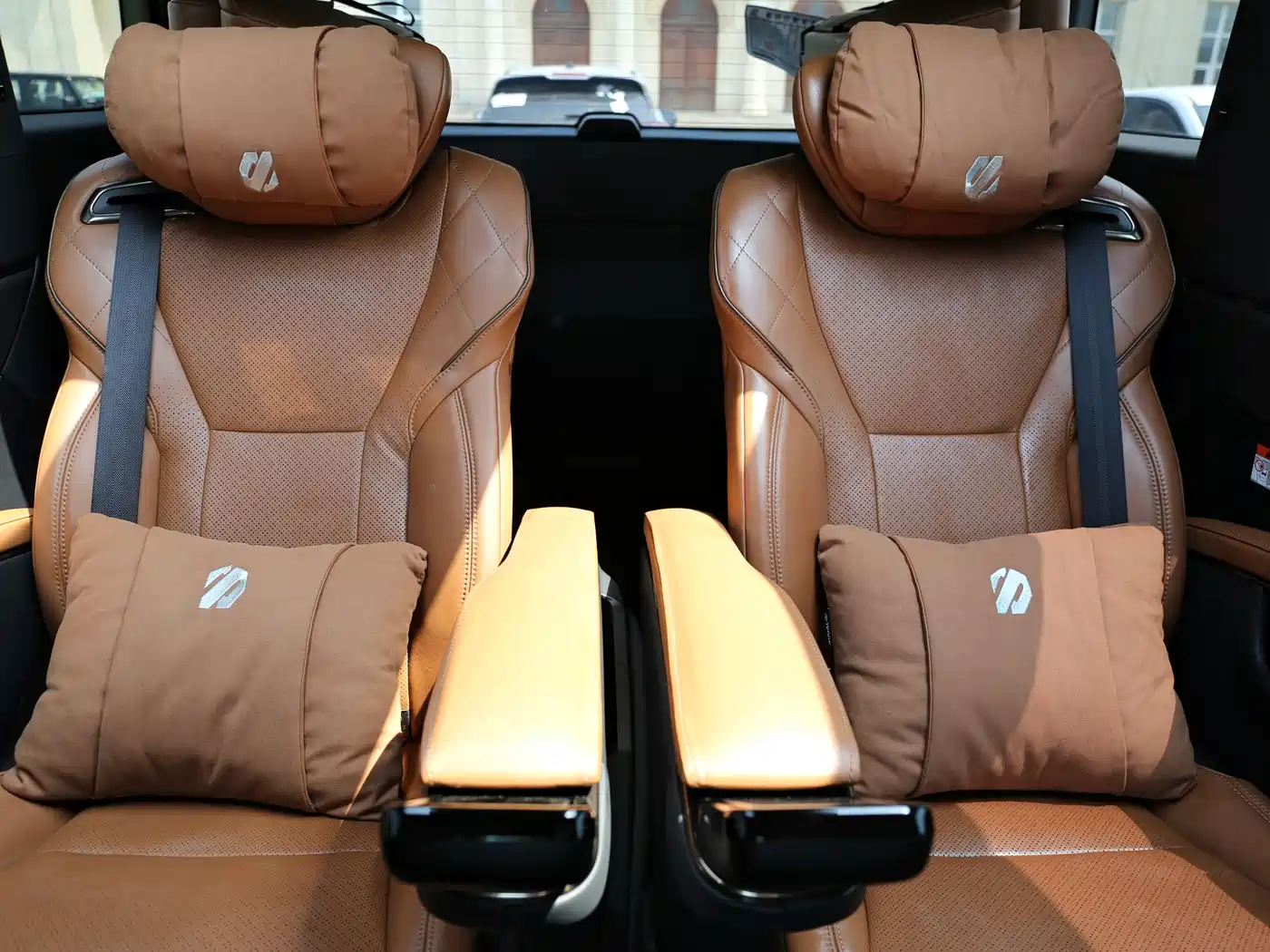 Toyota Alphard 2025 Hybrid 2.5L Ultimate Gold Edition фото 5