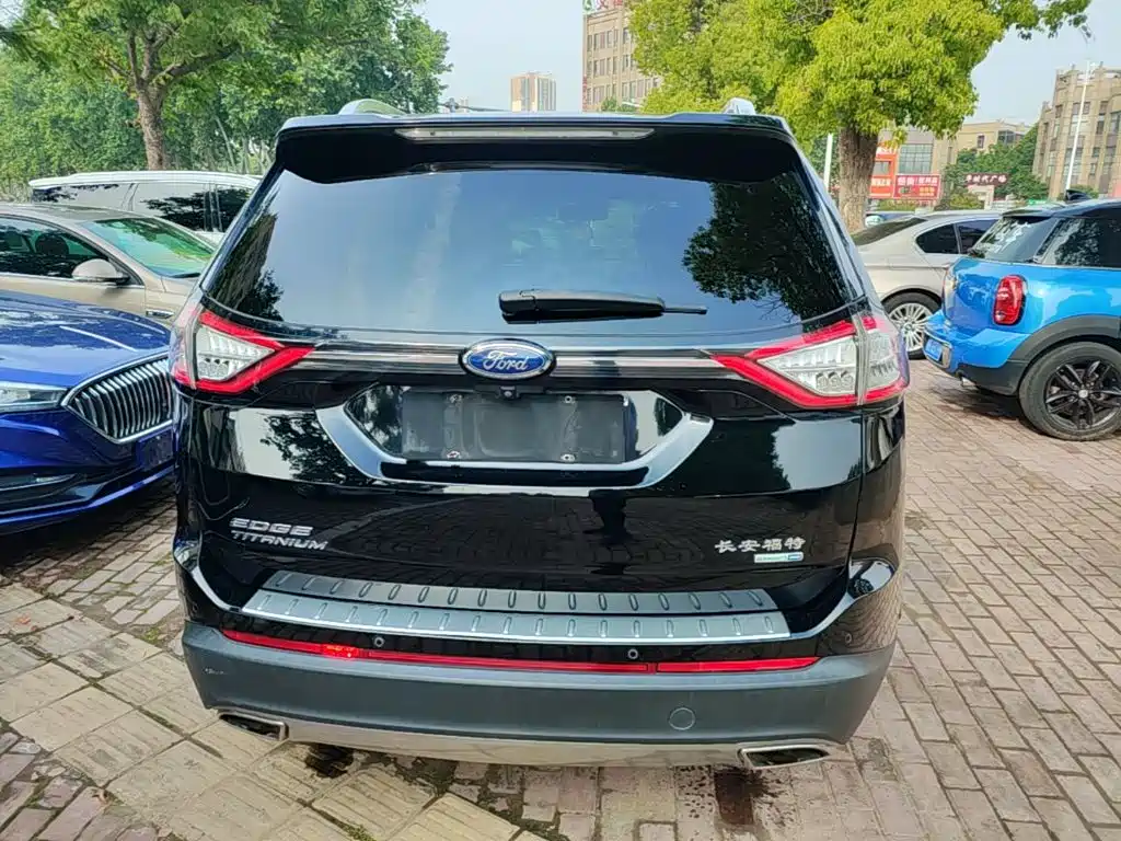Фото 4 - Ford Edge