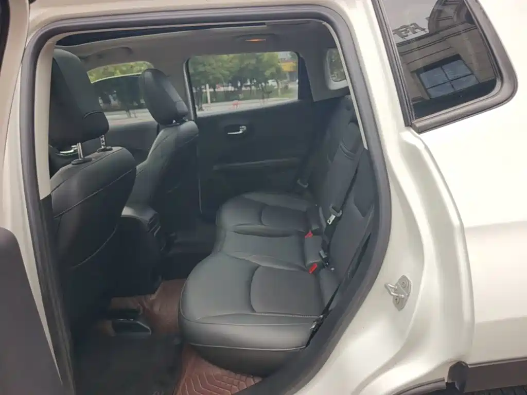 Photo 17 - Jeep Compass
