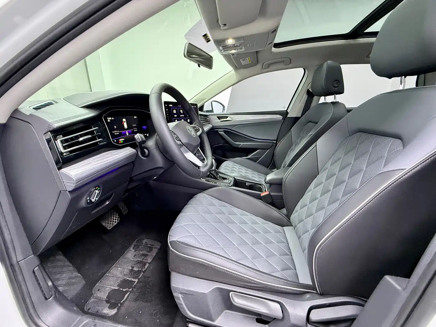 Volkswagen Sagitar 2023 Model Year 280TSI DSG Surpass Edition фото 8