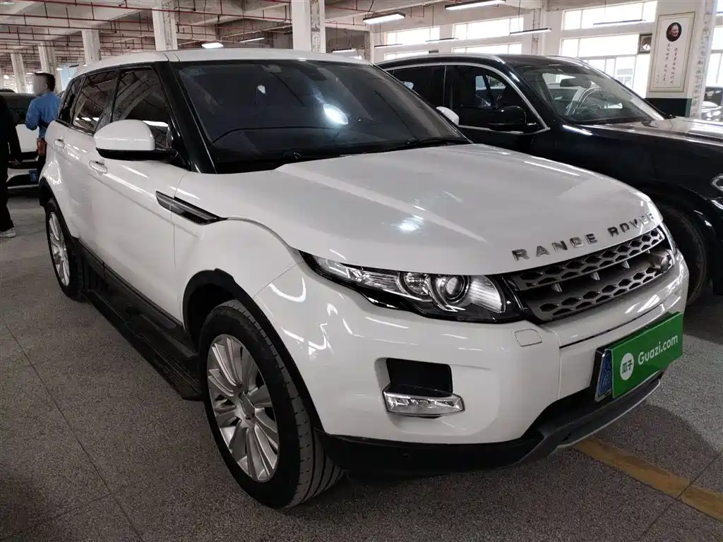 Land Rover Range Rover Evoque 2015 2.0T 5-Door Intelligent Edition фото 4