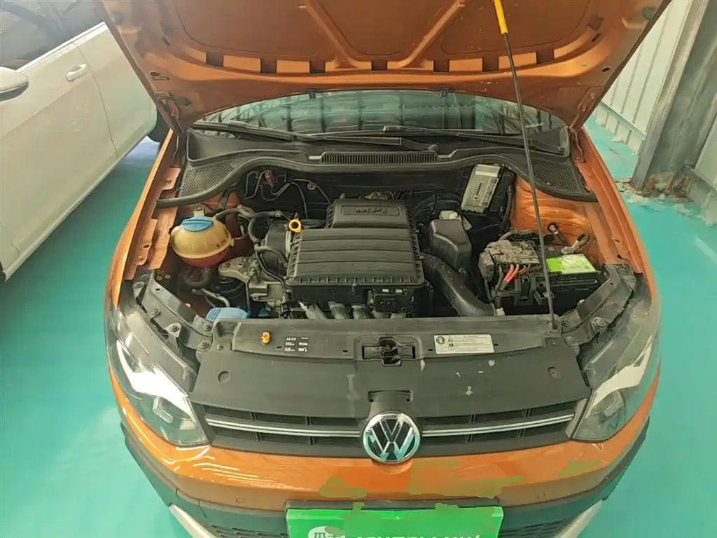 Volkswagen Polo 2016 1.6L Cross Polo Automatic фото 20