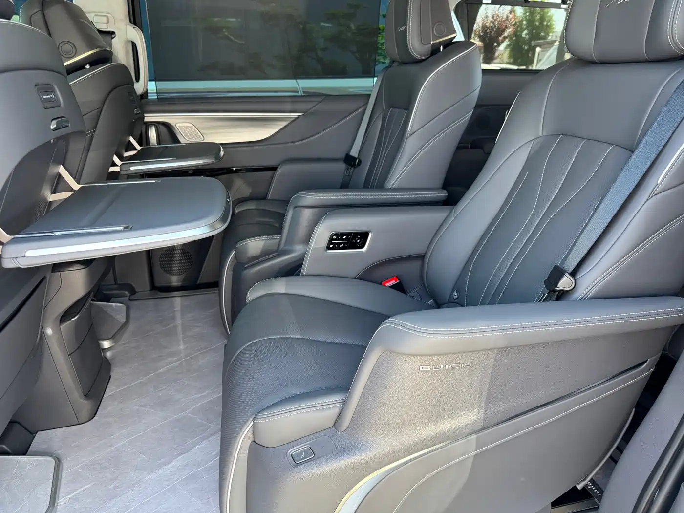 Buick GL8 2026 Luzun Premium Edition фото 12