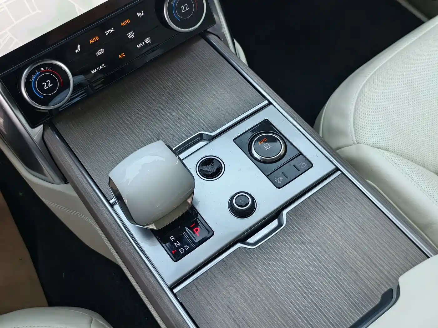 Land Rover Range Rover 2023 4.4 V8 530PS Launch Edition фото 15