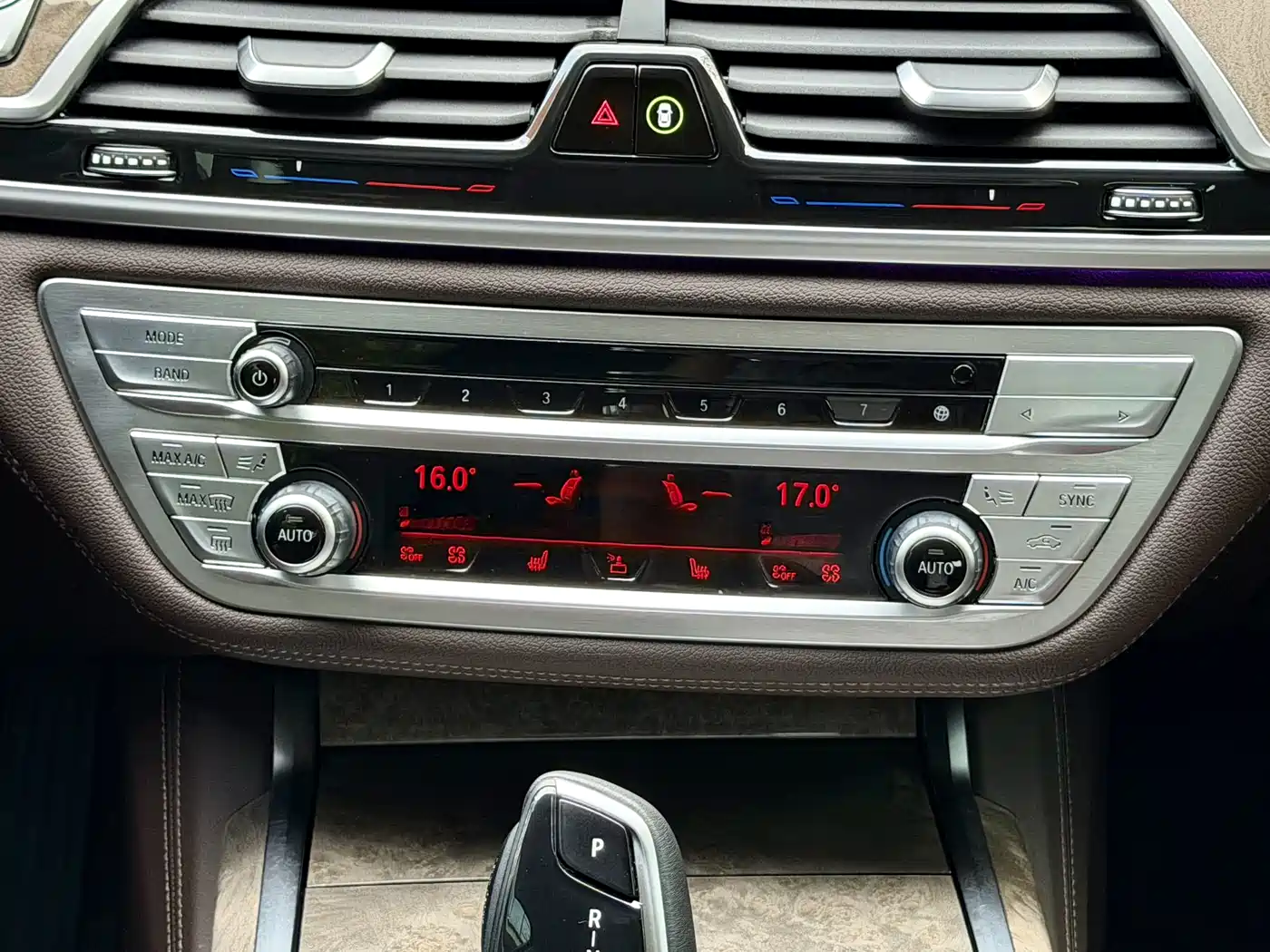 BMW 7 Series 2021 Model 740Li Leading Luxury Package фото 23