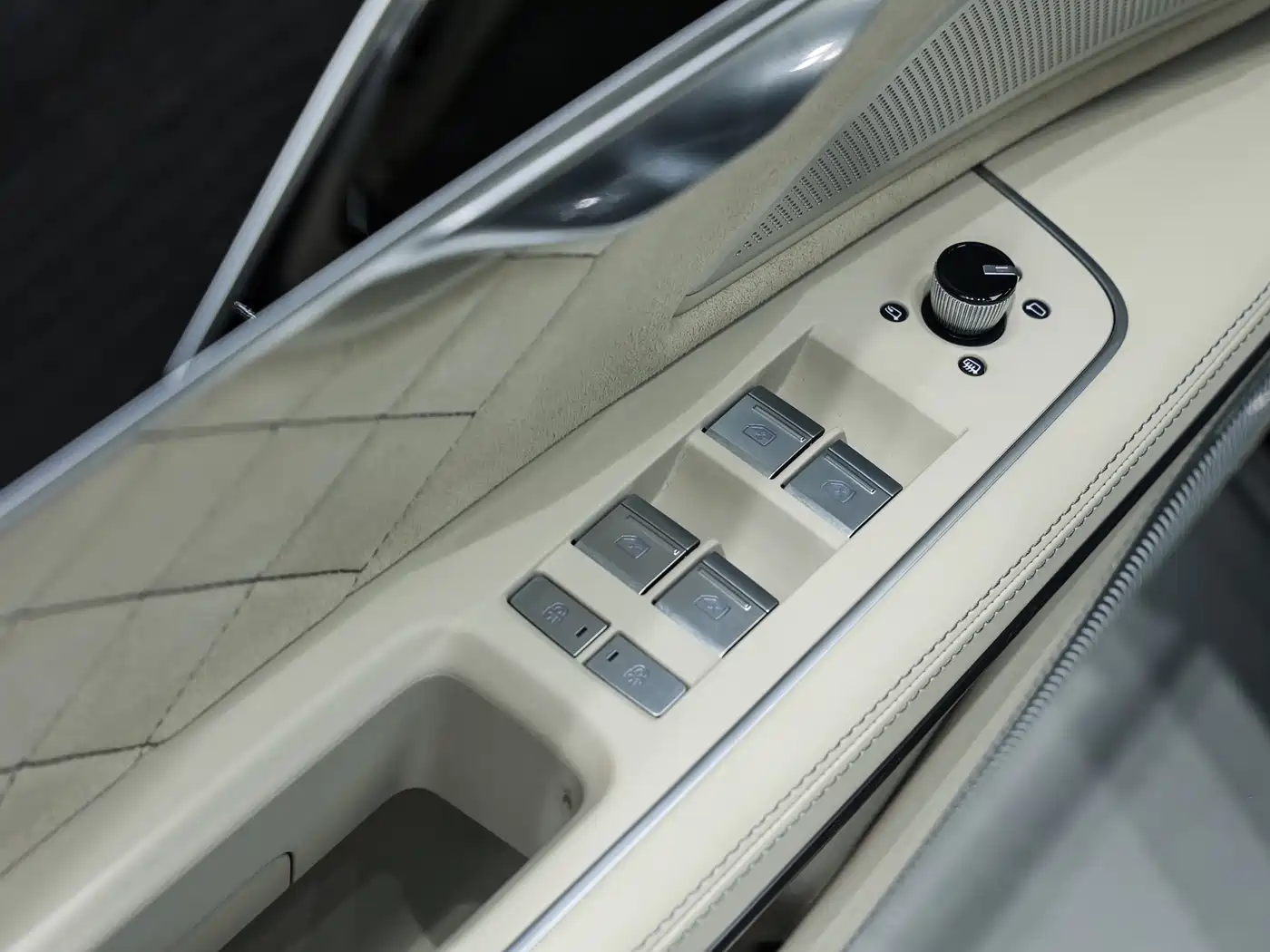 Audi A8 2022 A8L Horch Founder's Edition Legendary фото 24