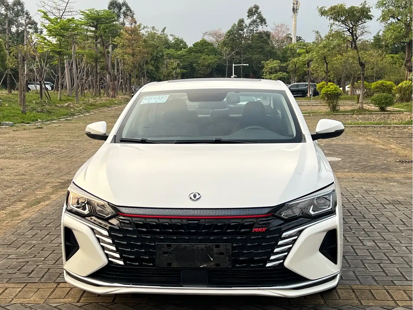 DONGFENG YI HYUN MAX