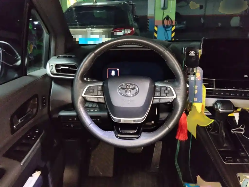 Toyota Granvia 2022 Model Year 2.5L Hybrid Flagship Edition фото 3