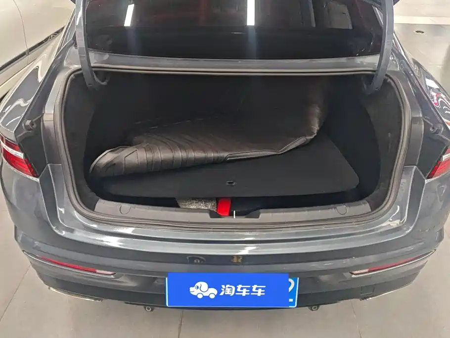 Фото 4 - Geely Preface