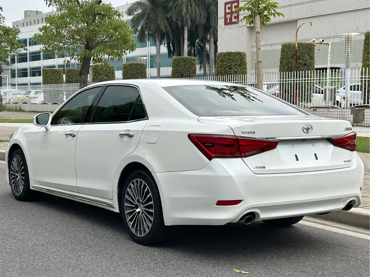 Toyota Crown 2018 2.0T Sport Edition фото 15
