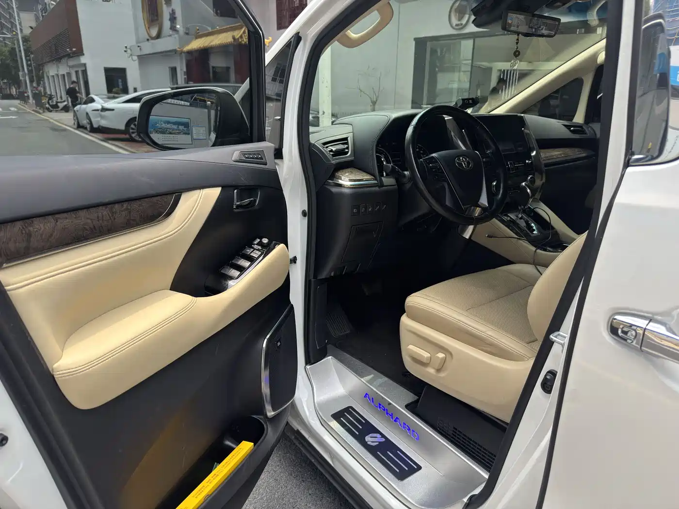 Toyota Alphard 2021 Hybrid 2.5L Ultimate фото 9