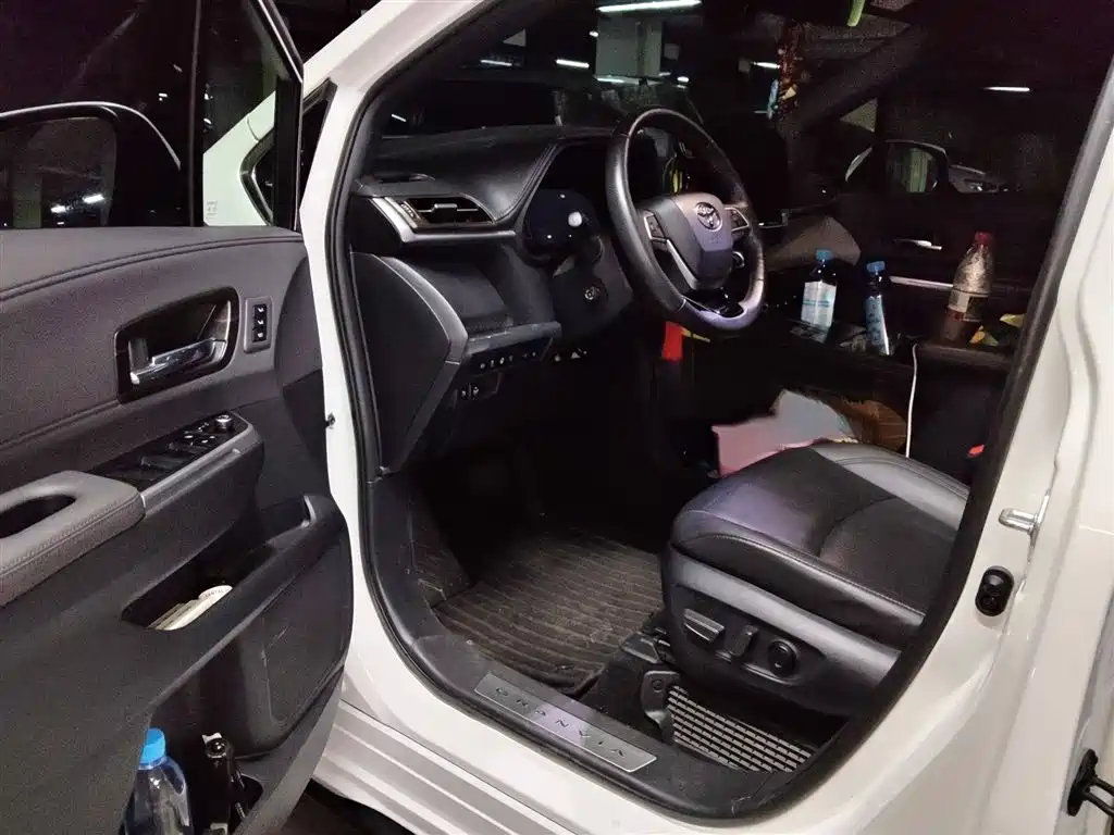Toyota Granvia 2022 Model Year 2.5L Hybrid Flagship Edition фото 14