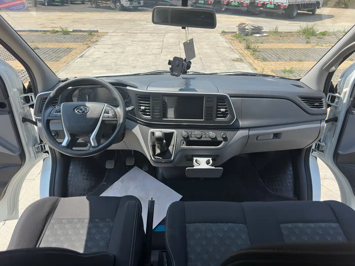 SAIC Maxus Xintu V80 2025 PRO Aoyun 2.0T Manual Short Wheelbase Medium Roof 5/6-Seater фото 14