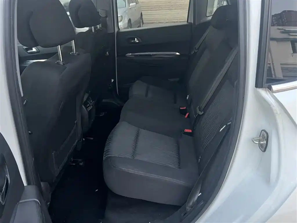 Peugeot 3008 2015 2.0L Automatic Classic Edition фото 12