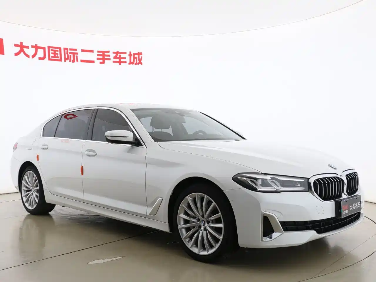 BMW 5 Series 2021 530Li Premium Luxury Package фото 3