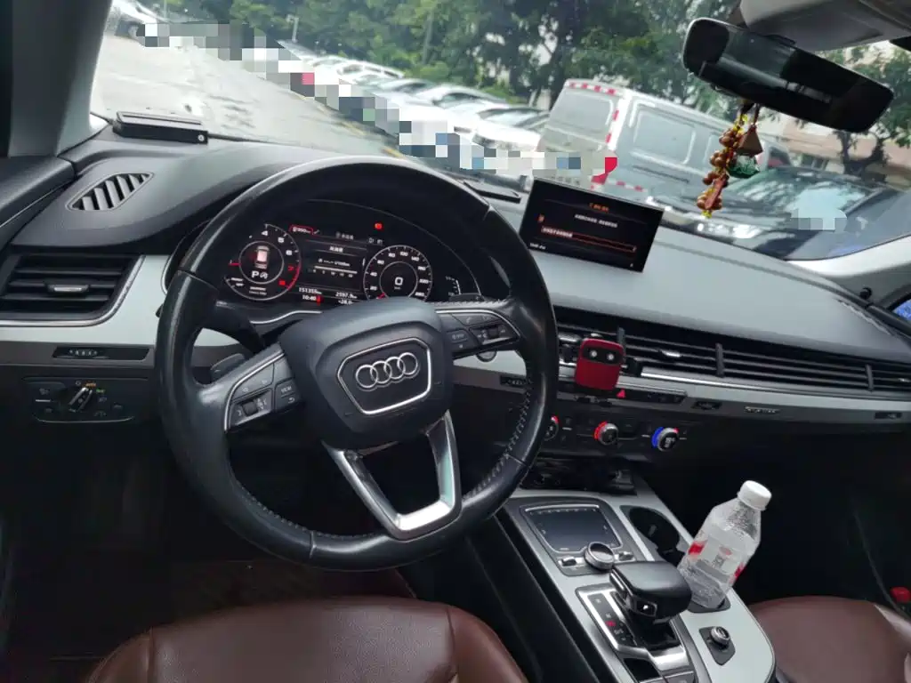 Фото 10 - Audi Q7