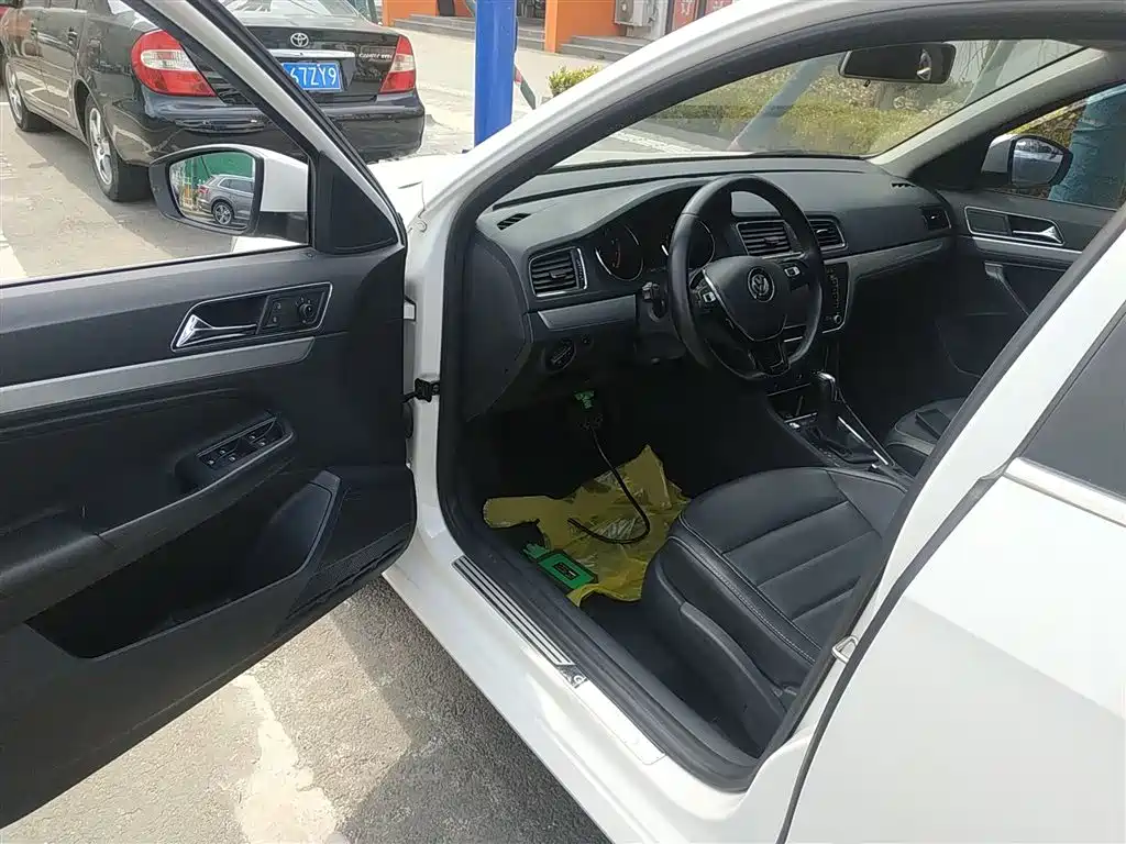 Volkswagen Lavida Tour 2017 180TSI DSG Comfort Edition фото 12