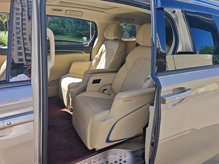 Photo 11 - Buick GL8