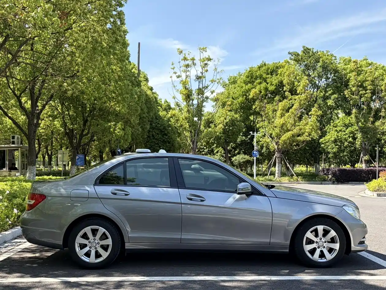 Mercedes-Benz C-Class 2013 C 180 Classic Grand Edition фото 9