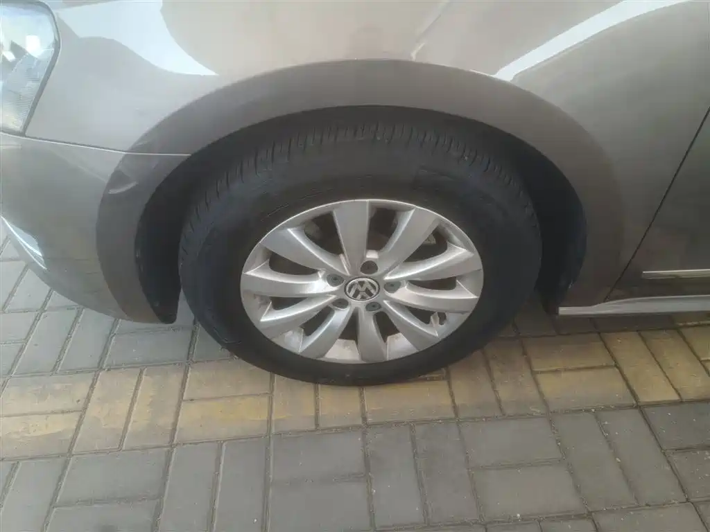 Volkswagen Passat 2014 1.8TSI DSG Luxury Edition фото 23